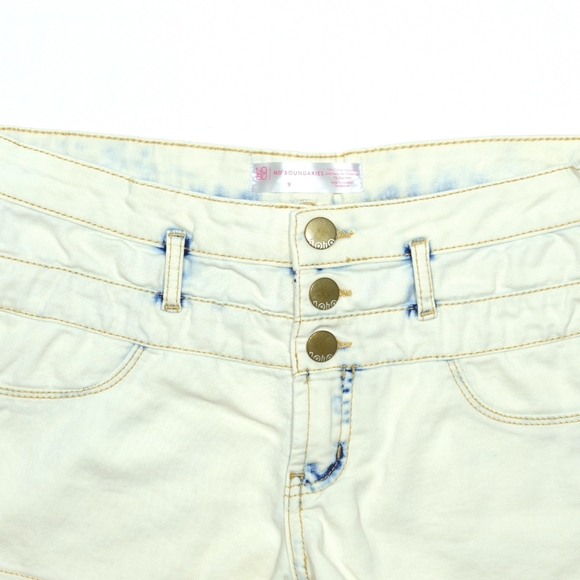 Sexy Denim womens Shorts size 9 No Boundaries jeans 3 button's - Picture 3 of 8